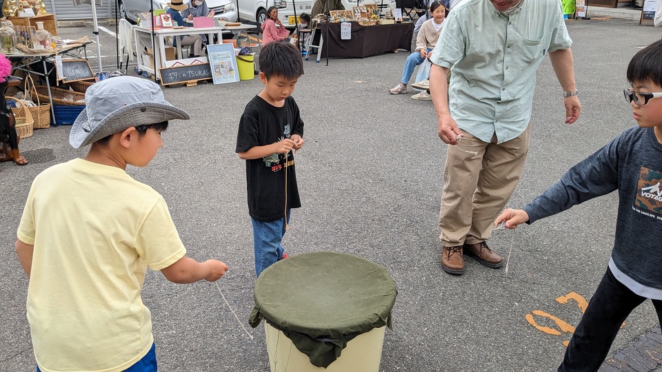昔懐かしい玩具の販売 べいごま堂 ベーゴマの遊び方