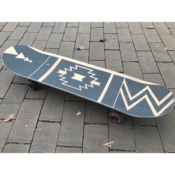 オルテガ柄スケボー！