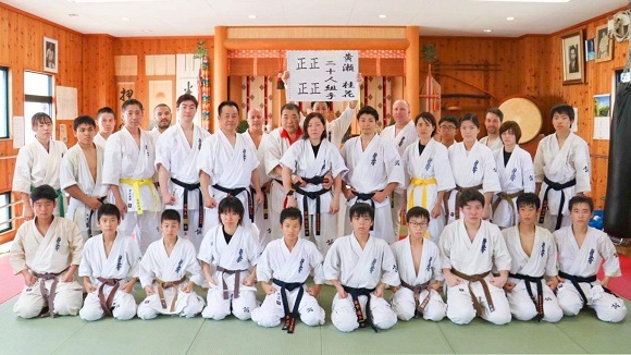 昇段審査で連続20人組手を完遂した黄瀬師範代