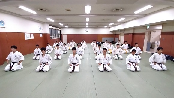 住之江区にある住之江道場で空手をがんばる一般部の皆さん