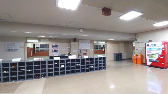 住吉公園体育館のロビー