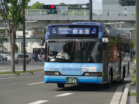 バスの外車を見る